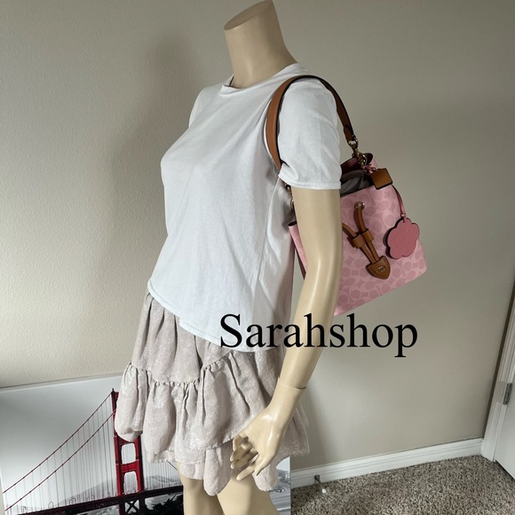 ✅Coach Rowan Bucket Bag In Signature Canvas With Charms - Picture 6 of 12